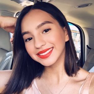 Meet your Posher, Celeste